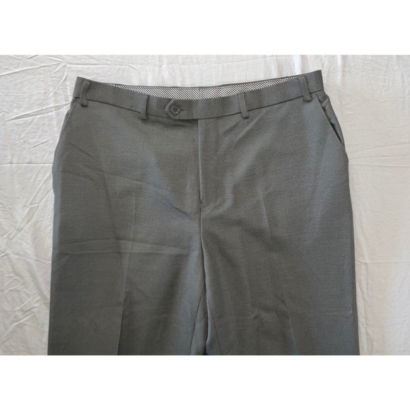IZOD Flat Front Microfiber Easy Care Chino Pants. Gray. Men's 35X34, EUC!! - Picture 6 of 9
